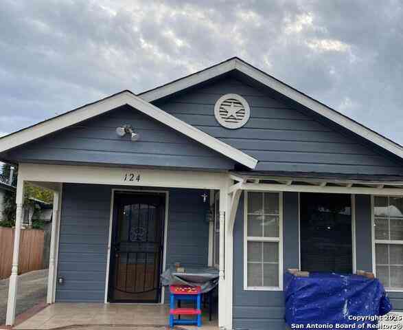 Homes For Sale - 124 Mitchell St<br/> San Antonio, TX 78210