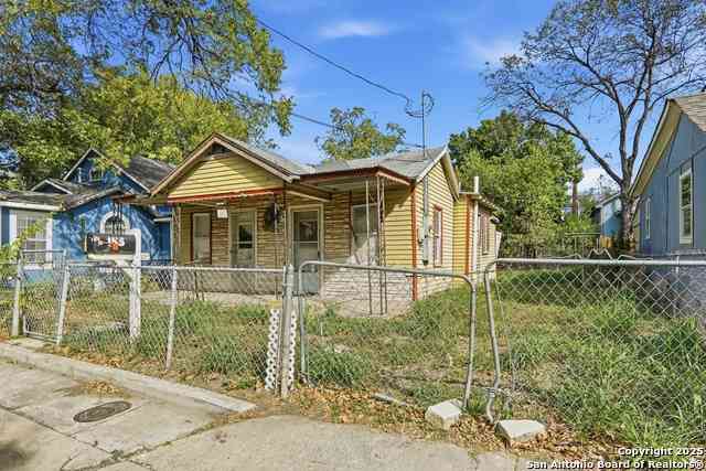 Homes For Sale - 155 W Zavalla<br/> San Antonio, TX 78204