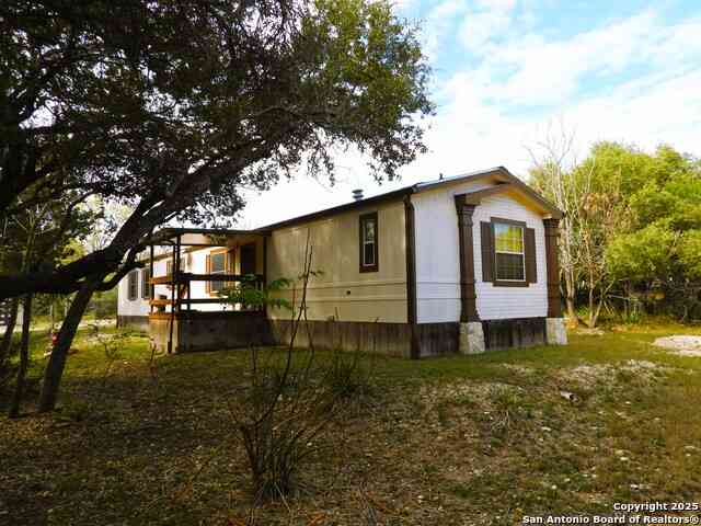 Mobile Home For Sale - 164 E 18th<br/> Lakehills, TX 78063