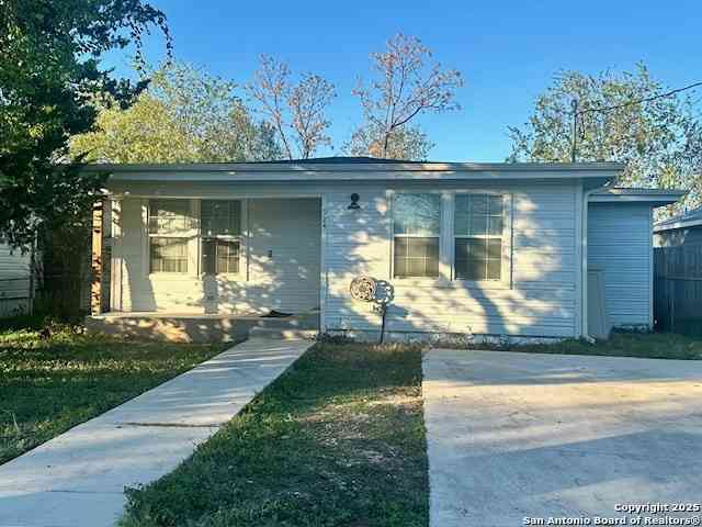 Homes For Sale - 924 Allende<br/> Seguin, TX 78155