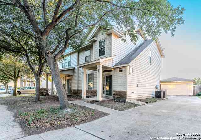 Townhouse For Sale - 10311 Lateleaf Oak<br/> San Antonio, TX 78223