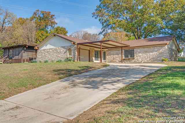 Homes For Sale - 640 Crest Lane<br/> New Braunfels, TX 78130