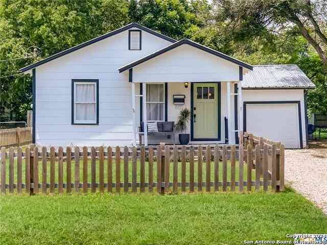 Homes For Sale - 660 S Guenther Ave<br/> New Braunfels, TX 78130