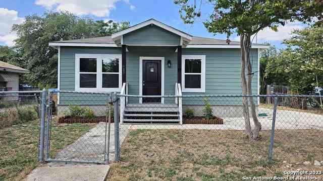 Homes For Sale - 815 Waverly Ave<br/> San Antonio, TX 78201