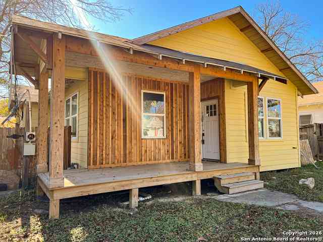 Homes For Sale - 542 Barrett<br/> San Antonio, TX 78225