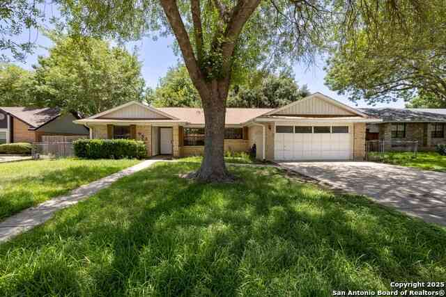 Homes For Sale - 953 Lazy Trail<br/> New Braunfels, TX 78130