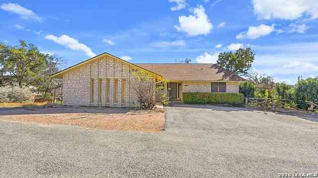 Homes For Sale - 132 W Outer Dr<br/> Canyon Lake, TX 78133