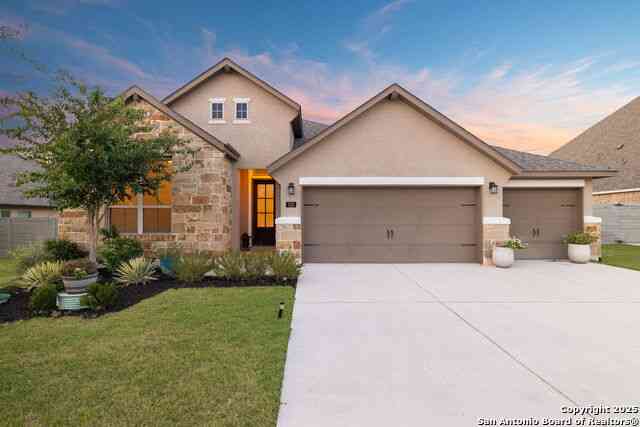 Homes For Sale - 552 Chinkapin Trail<br/> New Braunfels, TX 78132