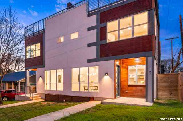Townhouse For Sale - 159 Davis Ct #102 #102<br/> San Antonio, TX 78209