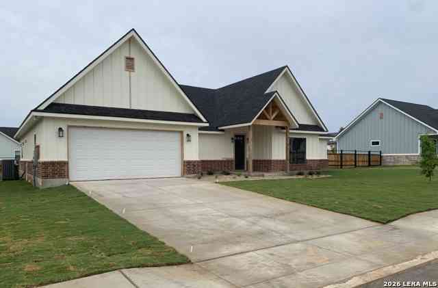 Homes For Sale - 109 W Magnolia Cir<br/> Wilson County, La Vernia, TX 78121