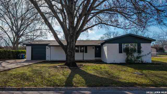 Homes For Sale - 1232 Rivercrest Drive<br/> New Braunfels, TX 78130
