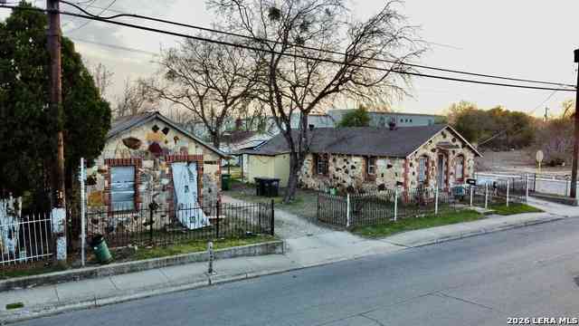 Homes For Sale - 1000 Porter St<br/> San Antonio, TX 78210