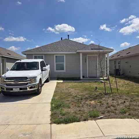 Homes For Sale - 124 Horseshoe Trl<br/> Pleasanton, TX 78064