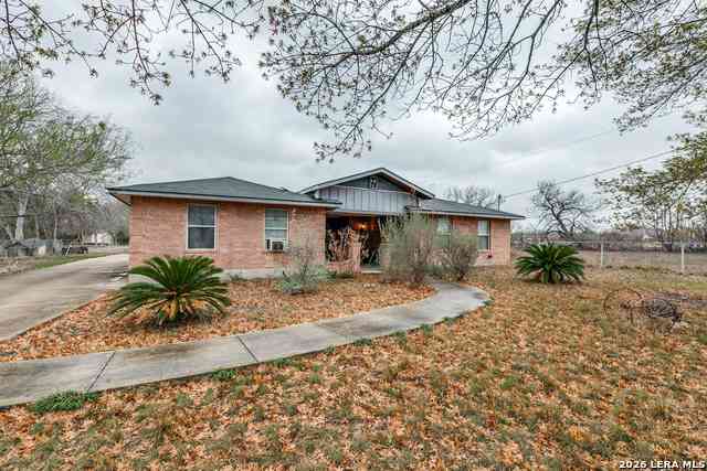 Homes For Sale - 1551 W Villaret<br/> San Antonio, TX 78224