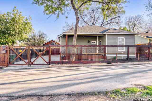 Homes For Sale - 1114 W Myrtle<br/> San Antonio, TX 78201
