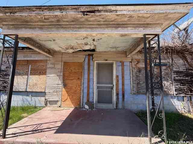Homes For Sale - 813 S San Augustine Ave<br/> San Antonio, TX 78237