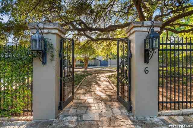 Homes For Sale - 6 Lazy Lane<br/> San Antonio, TX 78209