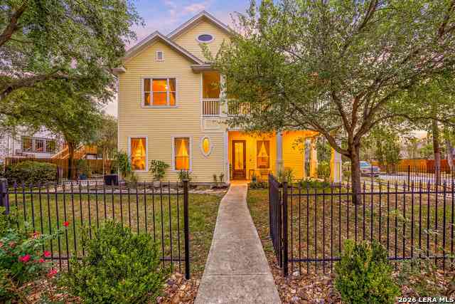 Townhouse For Sale - 502 E Park Ave. #1<br/> San Antonio, TX 78212
