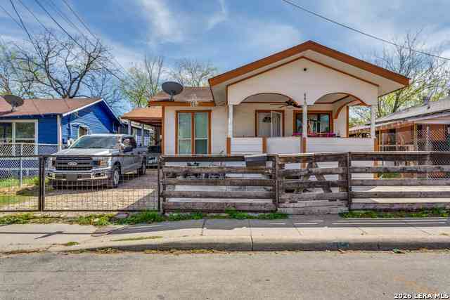 Homes For Sale - 446 Blue Bonnet St.<br/> San Antonio, TX 78202