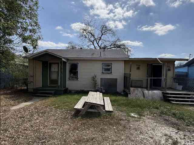 Homes For Sale - 106 Wichita Ct<br/> San Antonio, TX 78225