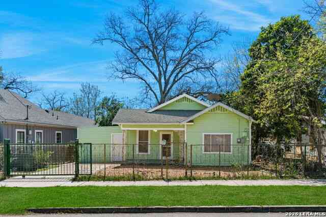 Homes For Sale - 612 E Mistletoe Ave<br/> San Antonio, TX 78212
