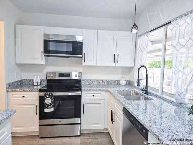 Homes For Sale - 6606 Lake Glen<br/> San Antonio, TX 78244