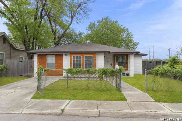 Homes For Sale - 320 Sharer<br/> San Antonio, TX 78208