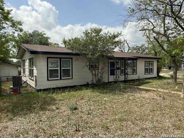 Homes For Sale - 903 E Walnut<br/> Seguin, TX 78155