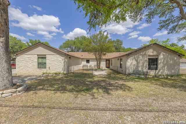 Homes For Sale - 110 Suttles Ave<br/> San Marcos, TX 78666