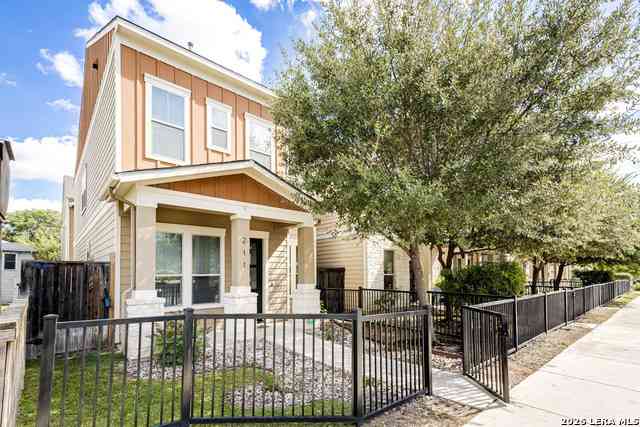 Homes For Sale - 211 E Courtland<br/> San Antonio, TX 78212