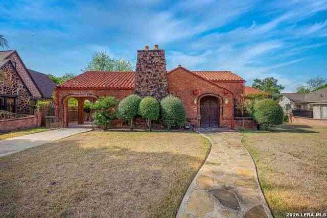 Homes For Sale - 2150 W Summit Ave<br/> San Antonio, TX 78201