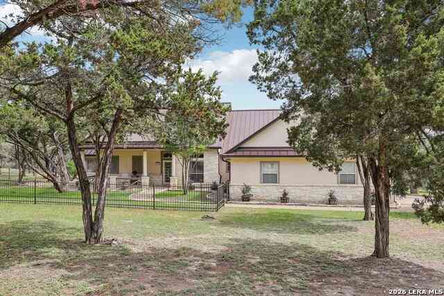 Homes For Sale - 223 Summer Glen<br/> New Braunfels, TX 78132