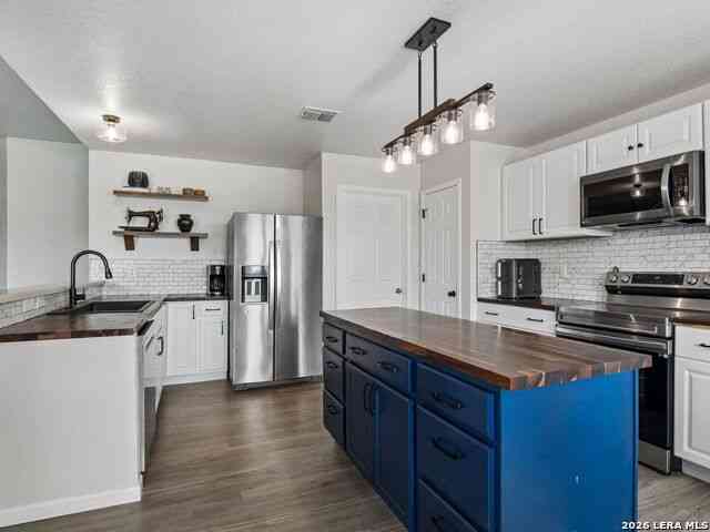 Homes For Sale - 2170 Jolie Crt<br/> New Braunfels, TX 78130