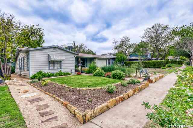 Homes For Sale - 222 Dawnview Ln<br/> San Antonio, TX 78213