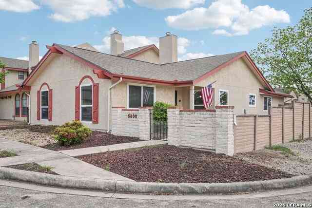 Townhouse For Sale - 5800 Royal Club<br/> San Antonio, TX 78239
