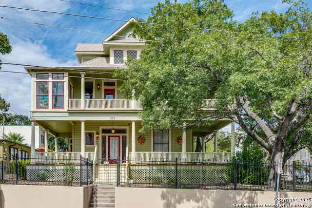 Homes For Sale - 305 W Ashby Pl<br/> San Antonio, TX 78212