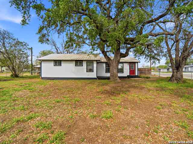 Homes For Sale - 501 E Westmeyer St<br/> Poth, TX 78147