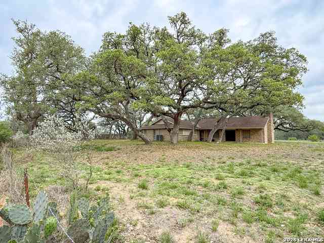 Homes For Sale - 175 Private Road 7744<br/> Medina County, Devine, TX 78016