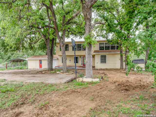 Homes For Sale - 120 Center Creek Drive<br/> Wilson County, Floresville, TX 78114