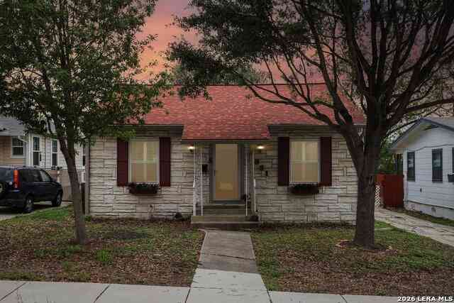Homes For Sale - 1331 W Rosewood Ave<br/> San Antonio, TX 78201