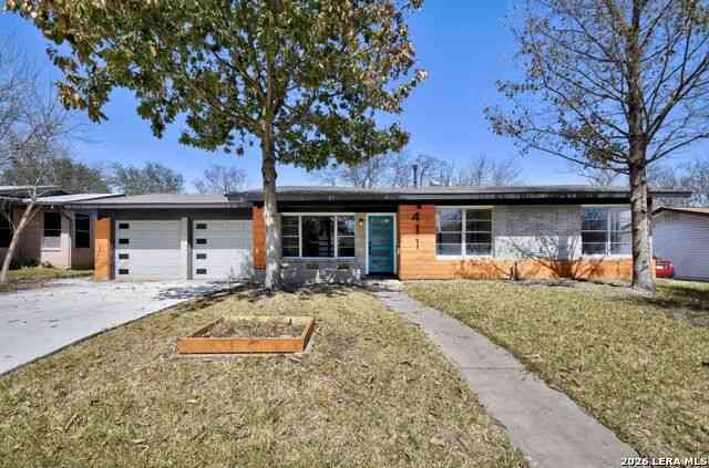 Homes For Sale - 411 Millwood Ln<br/> San Antonio, TX 78216