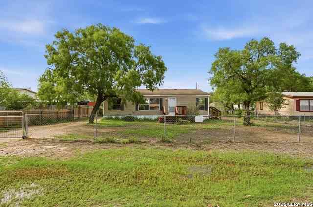 Mobile Home For Sale - 1105 Walnut St<br/> Jourdanton, TX 78026