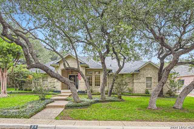 Homes For Sale - 24 Inwood Mnr<br/> San Antonio, TX 78248