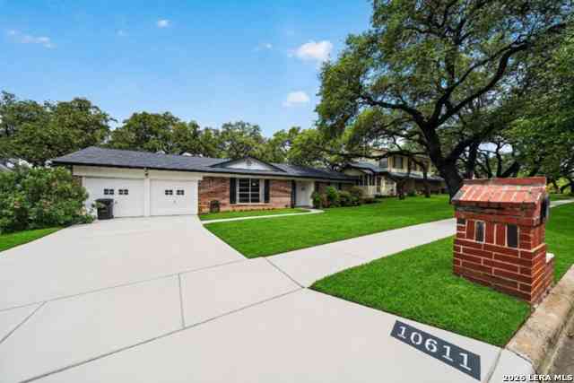 Homes For Sale - 10611 Burr Oak Dr<br/> San Antonio, TX 78230