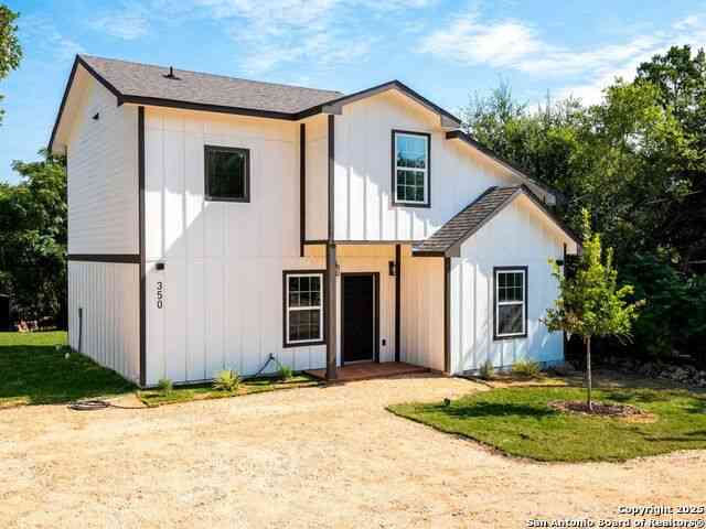 Homes For Sale - 350 Spanish Oak Dr<br/> Canyon Lake, TX 78133