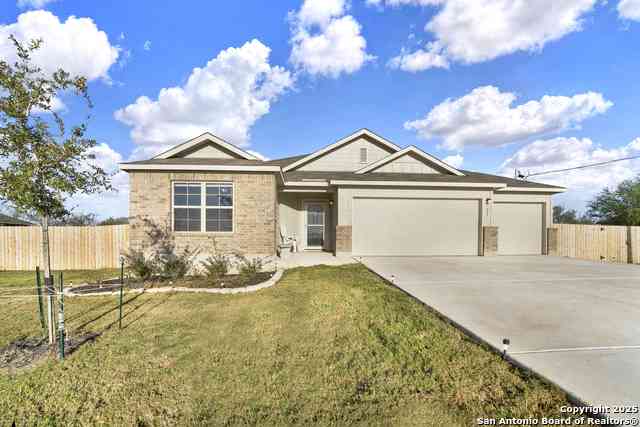 Homes For Sale - 121 Cheyenne Dr<br/> Wilson County, Floresville, TX 78114