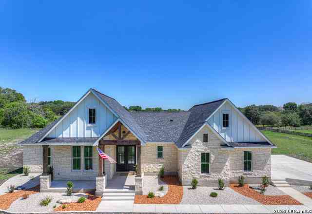 Homes For Sale - 110 Lake Village Rd<br/> Seguin, TX 78155