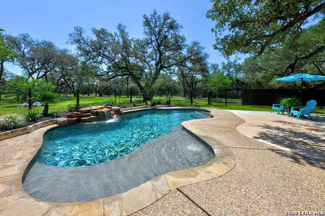 Homes For Sale - 101 Cibolo Hollow N<br/> Kendall County, Fair Oaks Ranch, TX 78015