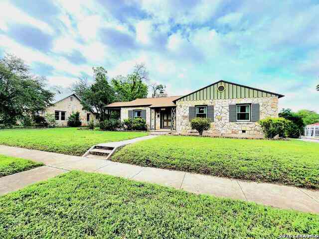 Homes For Sale - 1532 Hicks Ave<br/> San Antonio, TX 78210