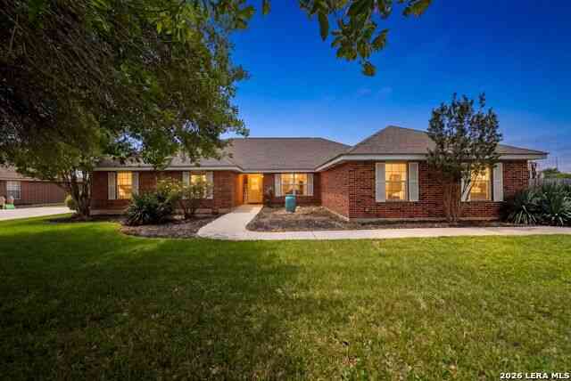 Homes For Sale - 122 Castlewood Dr<br/> Seguin, TX 78155